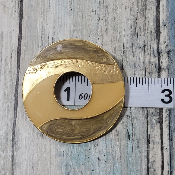 Circle Modernist Brooch. - Picture 3 of 6